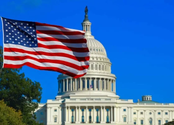 Navio iraniano Touska é capturado por forças dos EUA no Golfo de Omã.