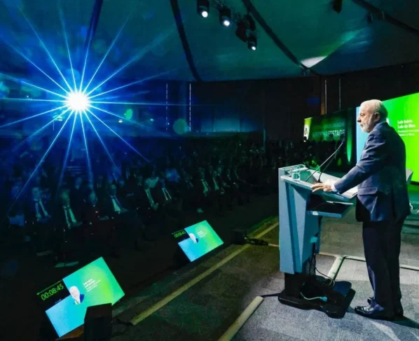 Presidente Lula comenta sobre a guerra no Oriente Médio e suas consequências econômicas.