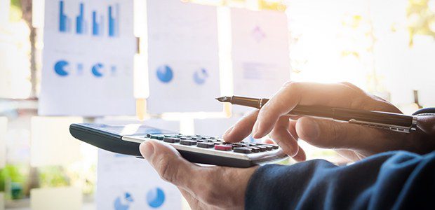 Cálculos eleitorais determinam quais partidos e candidatos ocupam cadeiras no sistema proporcional. Foto: Freepik